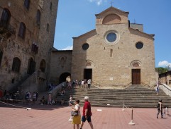 Arriving to San Gimignano