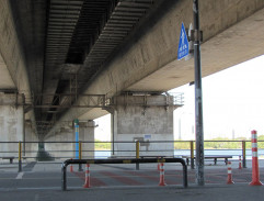 Yeong under the bridge