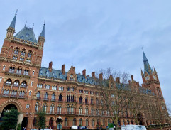 Harry and Ron fly to Hogwarts by car