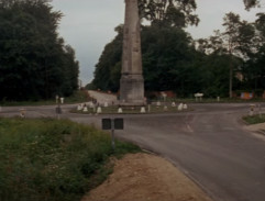 Monument in roundabout